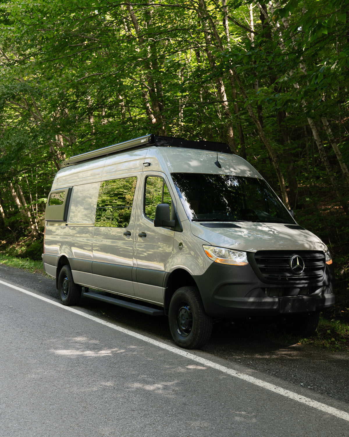 Location van aménagé Champion Mercedes Sprinter 170 2026 pour famille jusqu'à 4 passagers chez New West au Québec