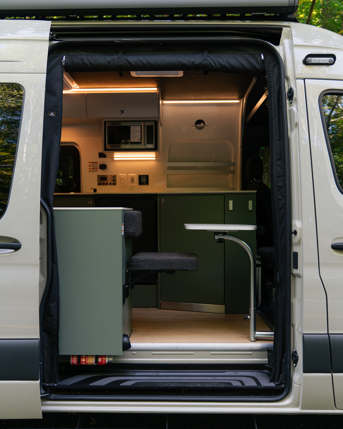 Evazion – Mercedes Sprinter 2027 144’’ 2WD ou AWD en Option (disponible en commande)