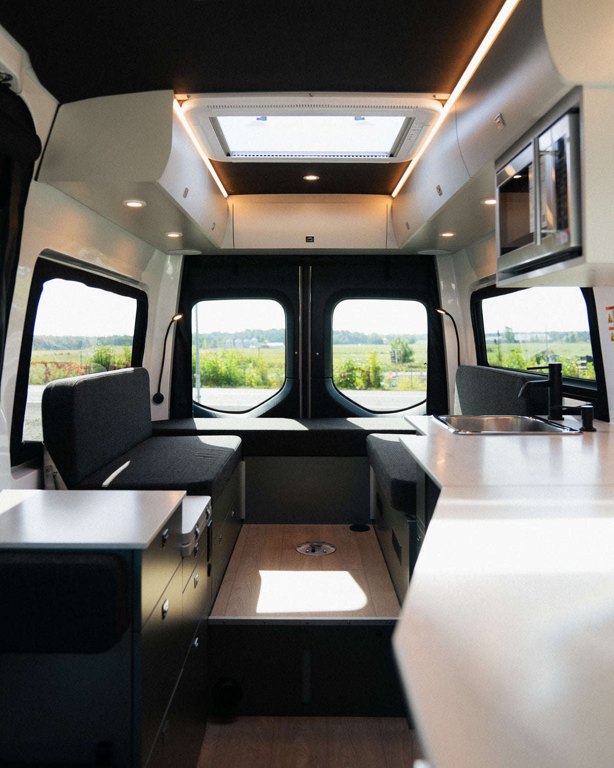Evazion – Mercedes Sprinter 2027 144’’ 2WD ou AWD en Option (disponible en commande)