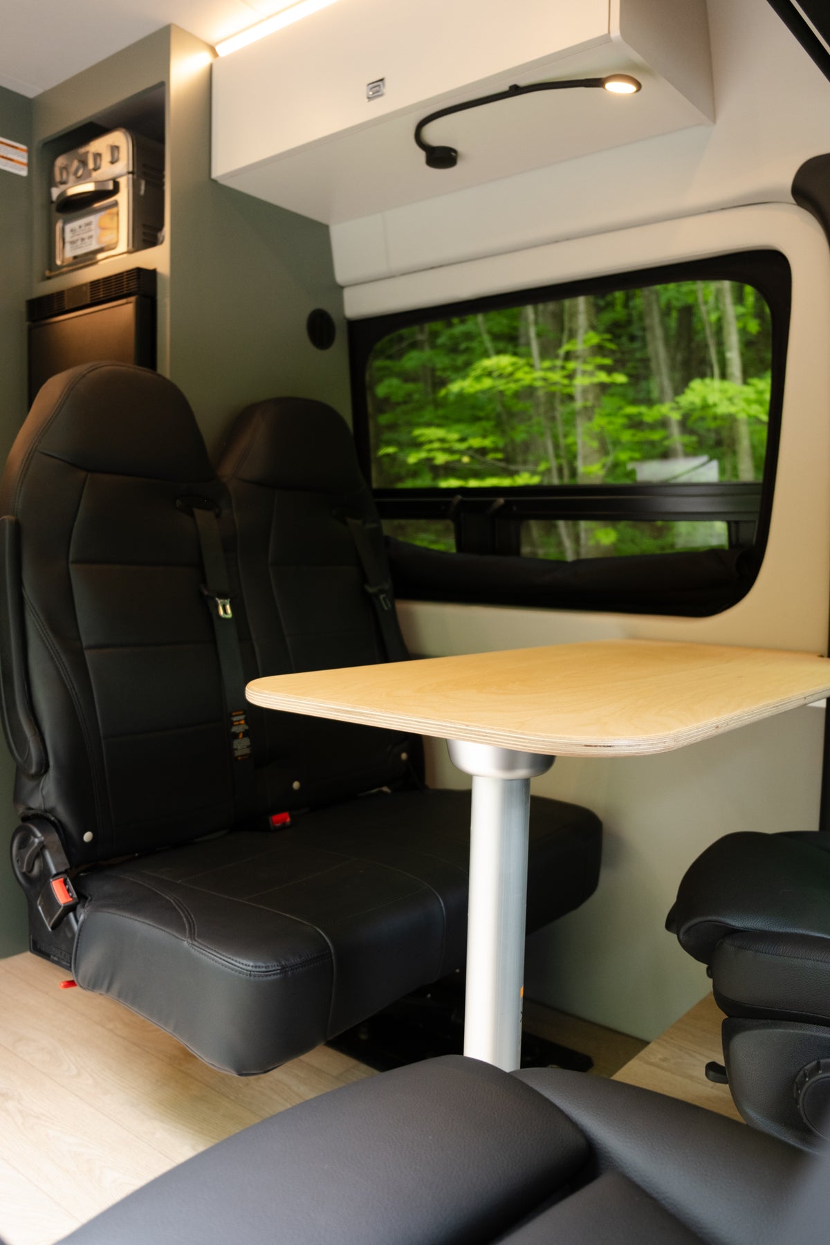Champion- Mercedes Sprinter 2027 170'' RWD ou AWD en option 2500-3500 (Disponible sur commande)