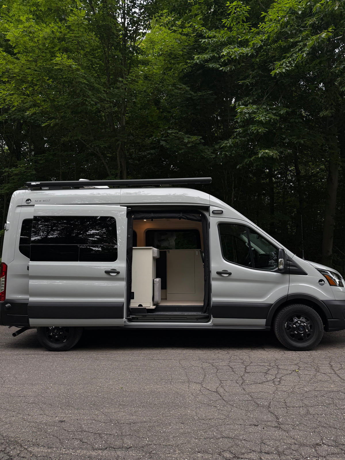 Evazion – Ford Transit 2026 148’’ AWD 250 (Available for order)