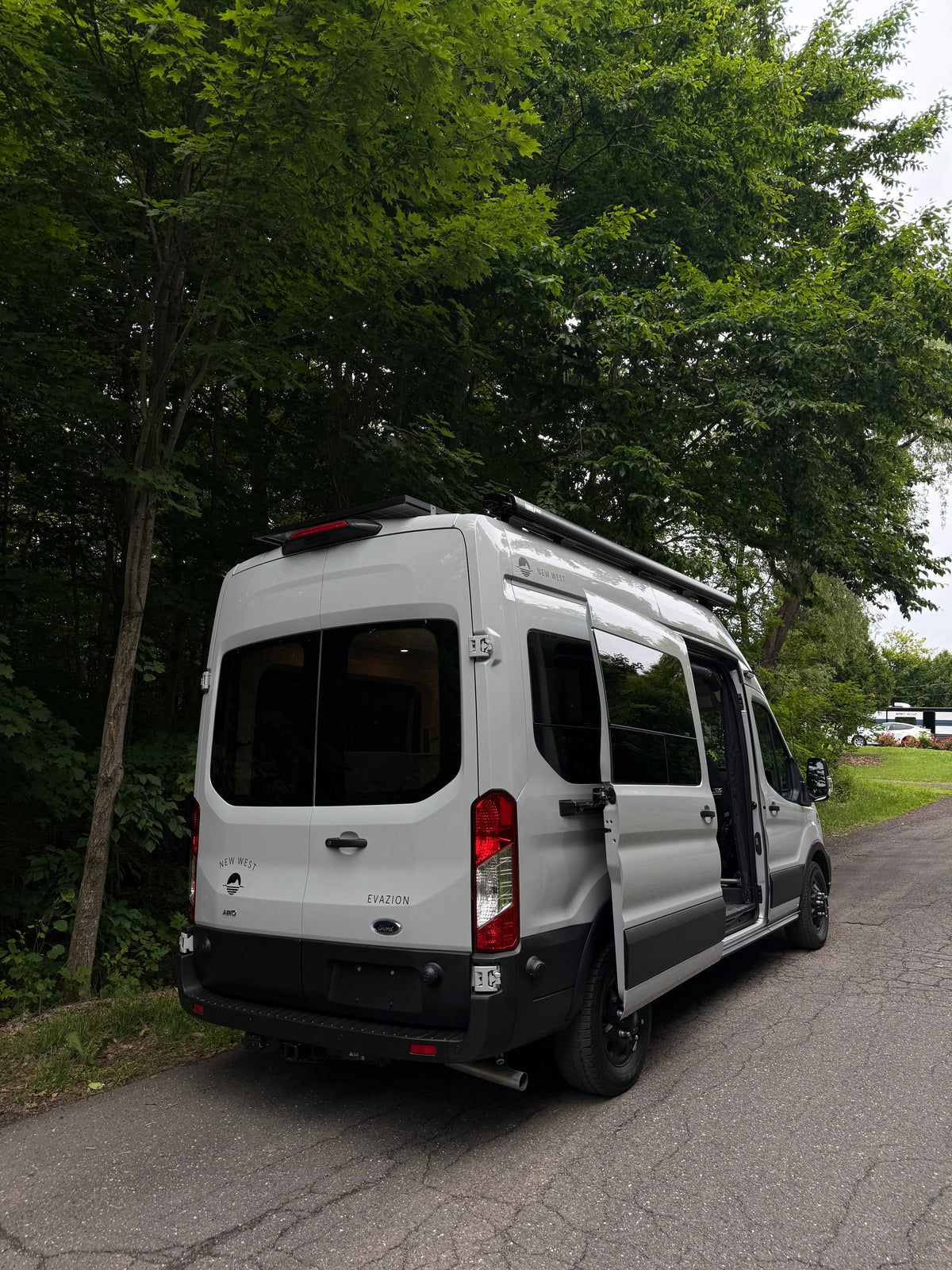 Evazion – Ford Transit 2026 148’’ AWD 250 (Available for order)