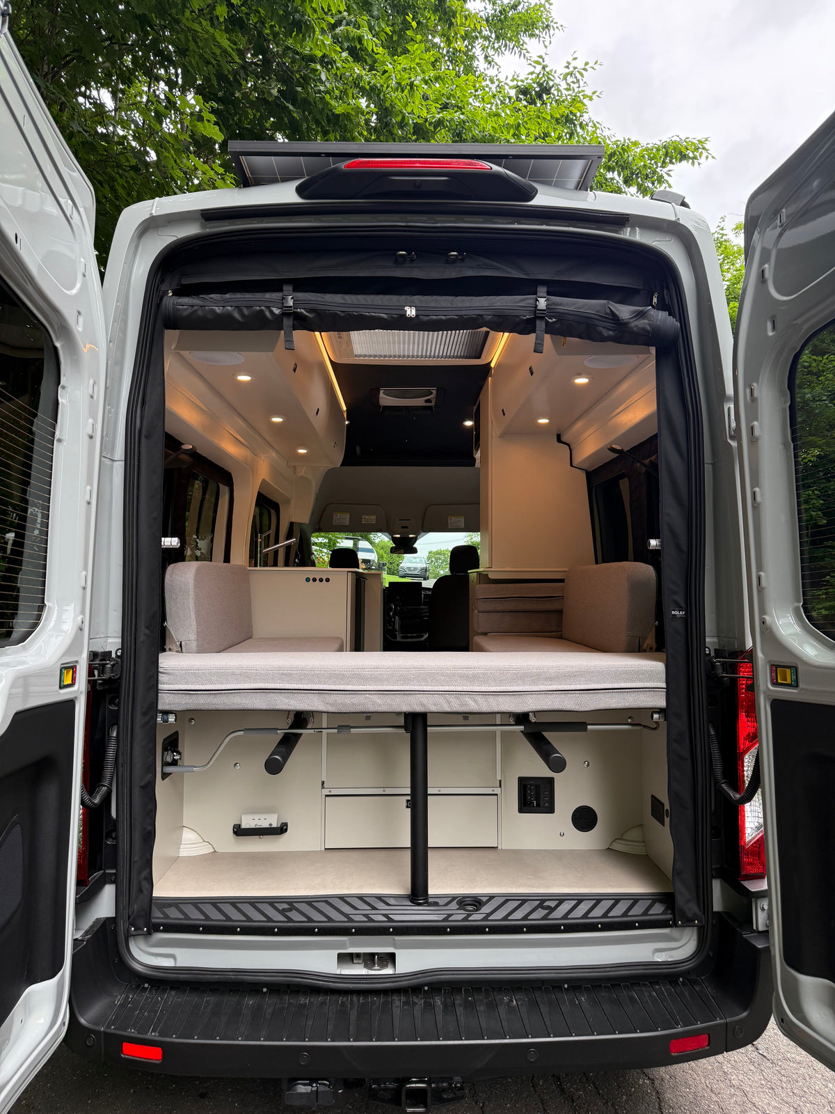 Evazion – Ford Transit 2026 148’’ AWD 250 (Available for order)