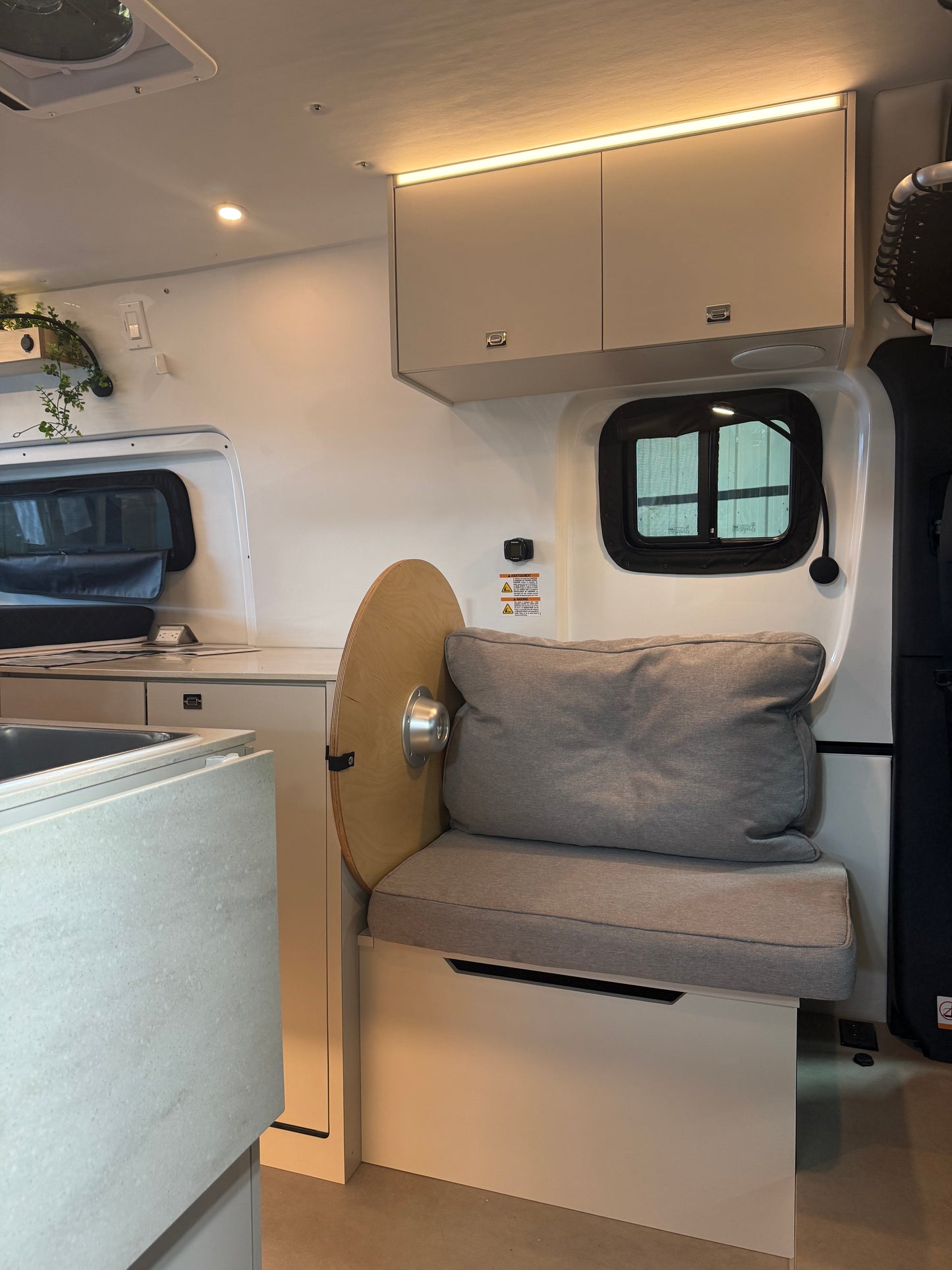 Phenix – Mercedes Sprinter 2025 144’’ AWD 2500 - Démonstrateur à Dominick Ménard