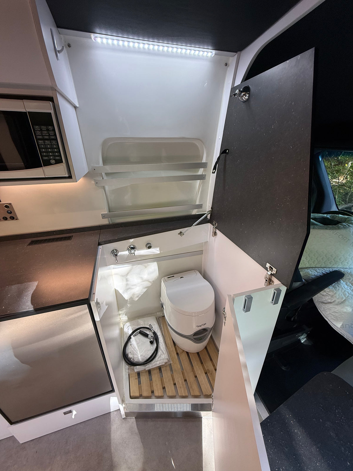Evazion – Mercedes Sprinter 2022 144’’ RWD Usagé (vendu)