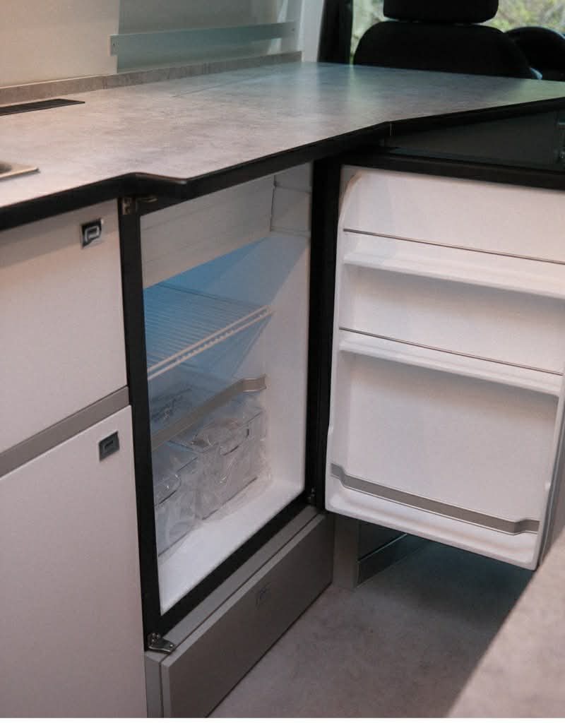 Evazion – Mercedes Sprinter 2023 144’’ 2500 – Usagé