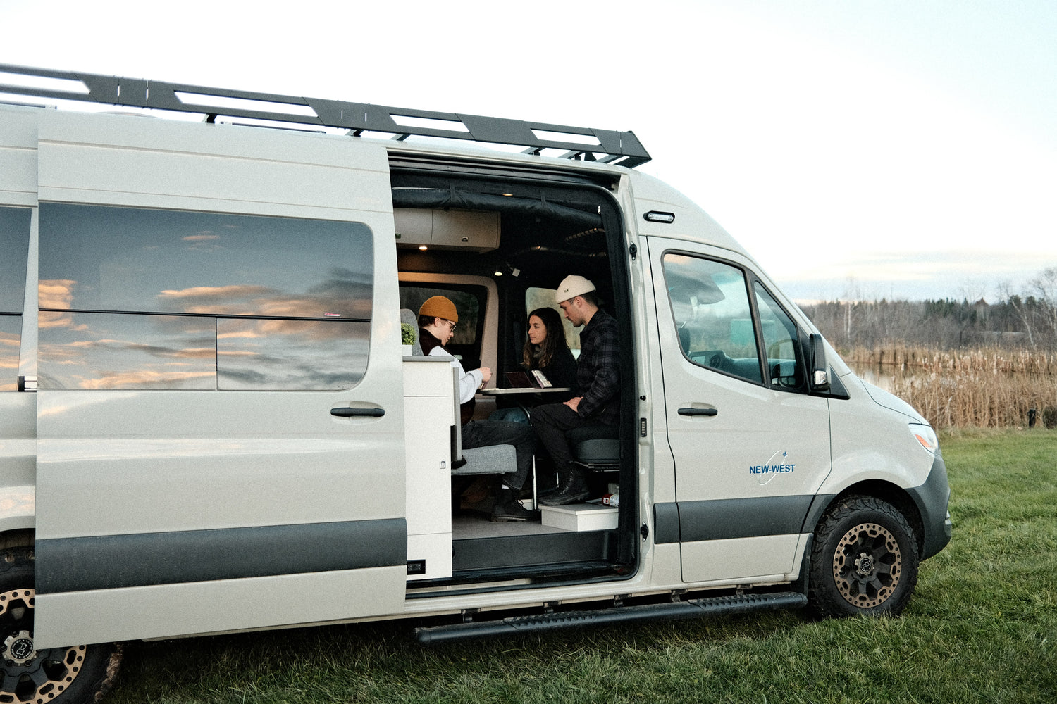 Vans aménagés neufs à vendre prêts à partir au Québec