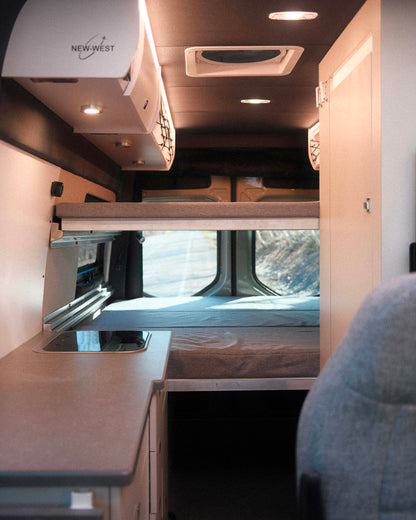 Location van Champion 2-4 passager – Mercedes 170 (22 pied) 2026