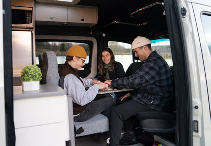 Location van Champion 2-4 passager – Mercedes 170 (22 pied) 2026