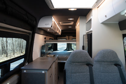 Location van Champion 2-4 passager – Mercedes 170 (22 pied) 2026