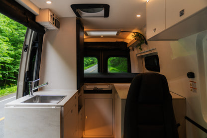 Phenix – Mercedes Sprinter 2025 144’’ AWD 2500 - Démonstrateur à Dominick Ménard