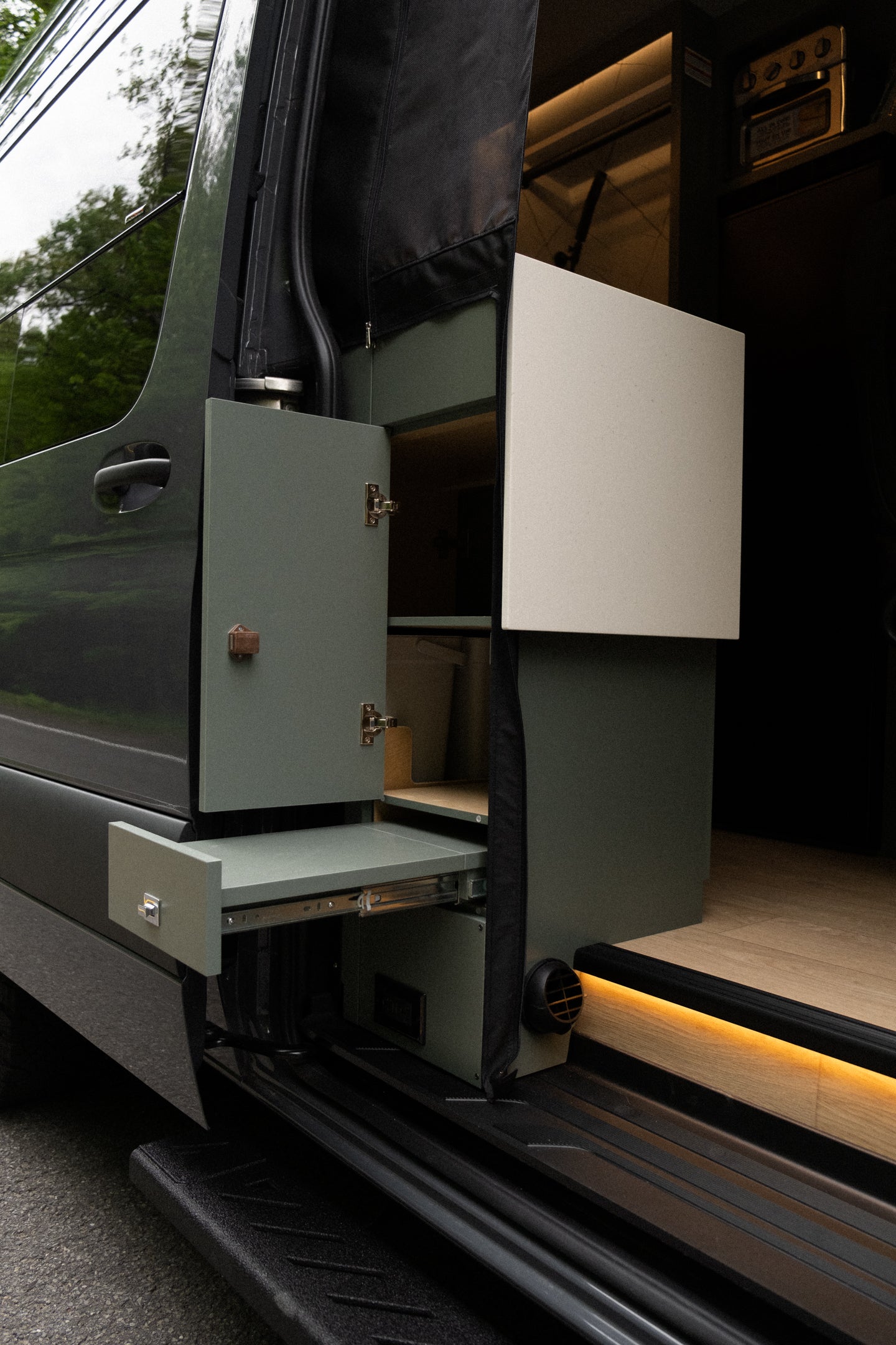 Champion- Mercedes Sprinter 2027 170'' RWD ou AWD en option 2500-3500  (Disponible sur commande)