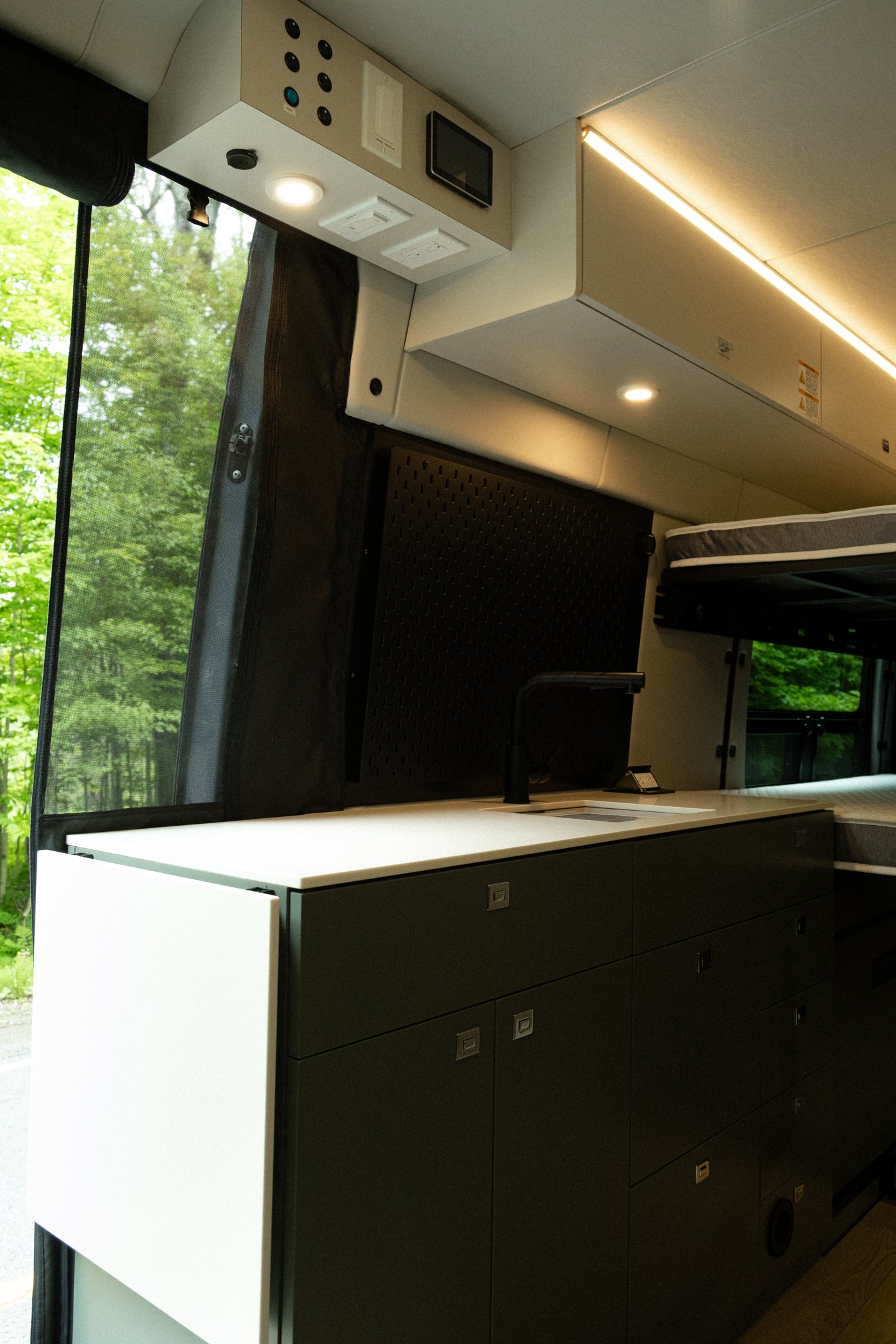 Champion- Mercedes Sprinter 2027 170'' RWD ou AWD en option 2500-3500  (Disponible sur commande)
