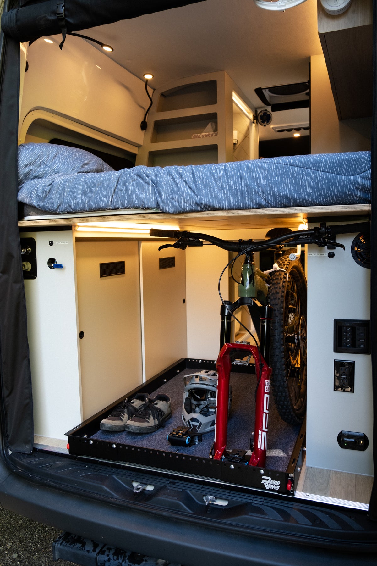 Phenix – Mercedes Sprinter 2027 144’’ RWD ou AWD 2500 (Disponible sur commande seulement)