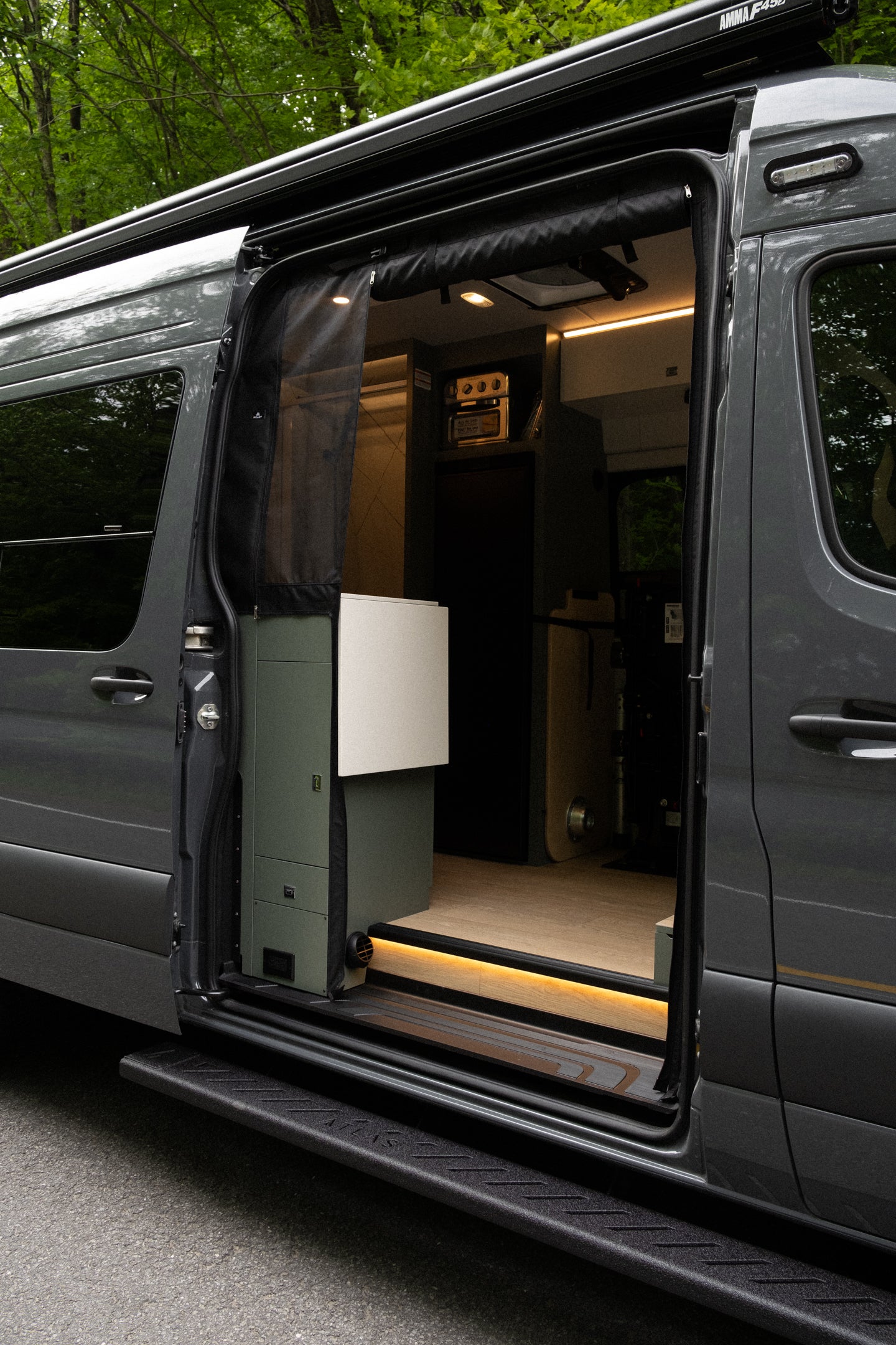 Champion- Mercedes Sprinter 2027 170'' RWD ou AWD en option 2500-3500  (Disponible sur commande)