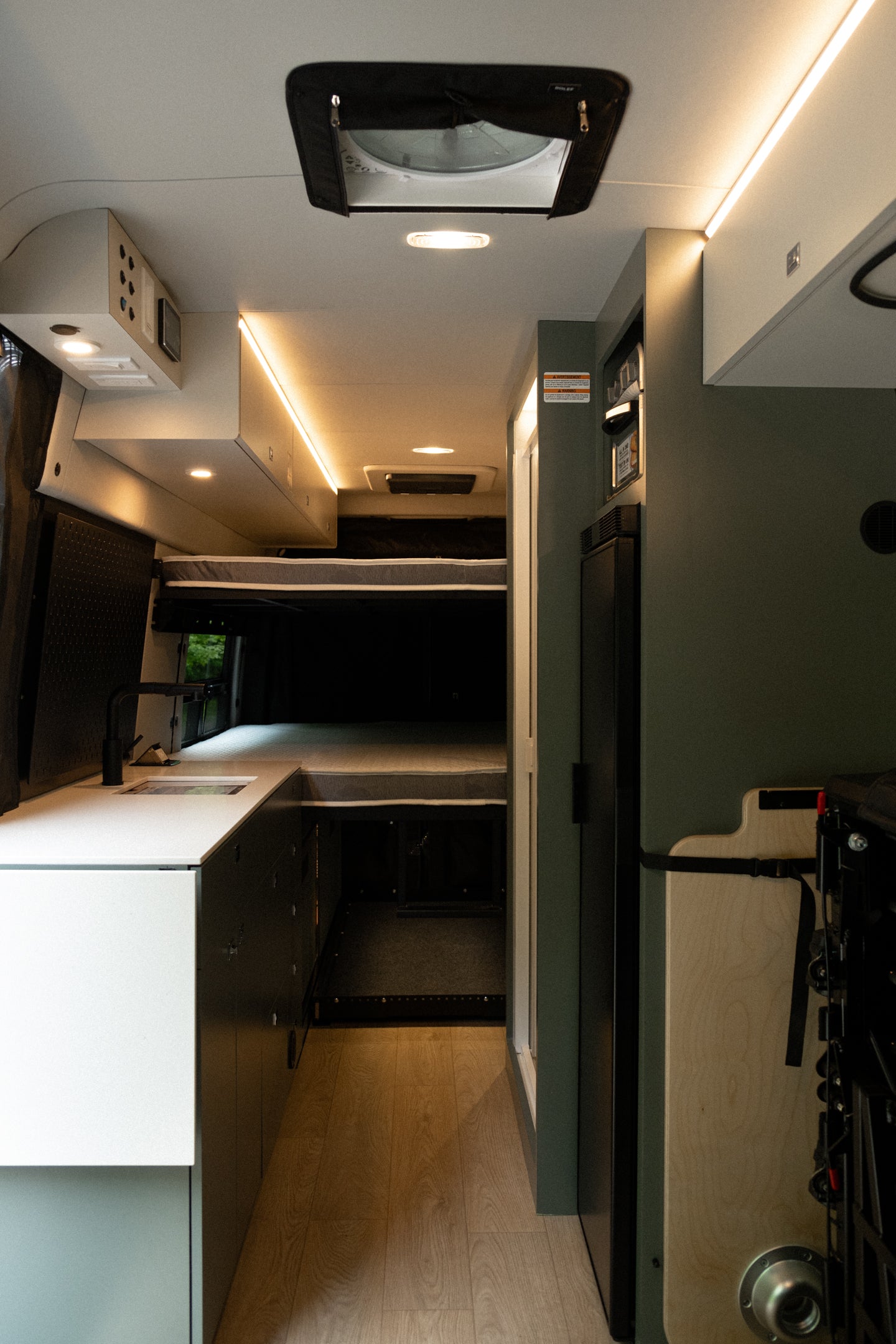 Champion- Mercedes Sprinter 2027 170'' RWD ou AWD en option 2500-3500  (Disponible sur commande)