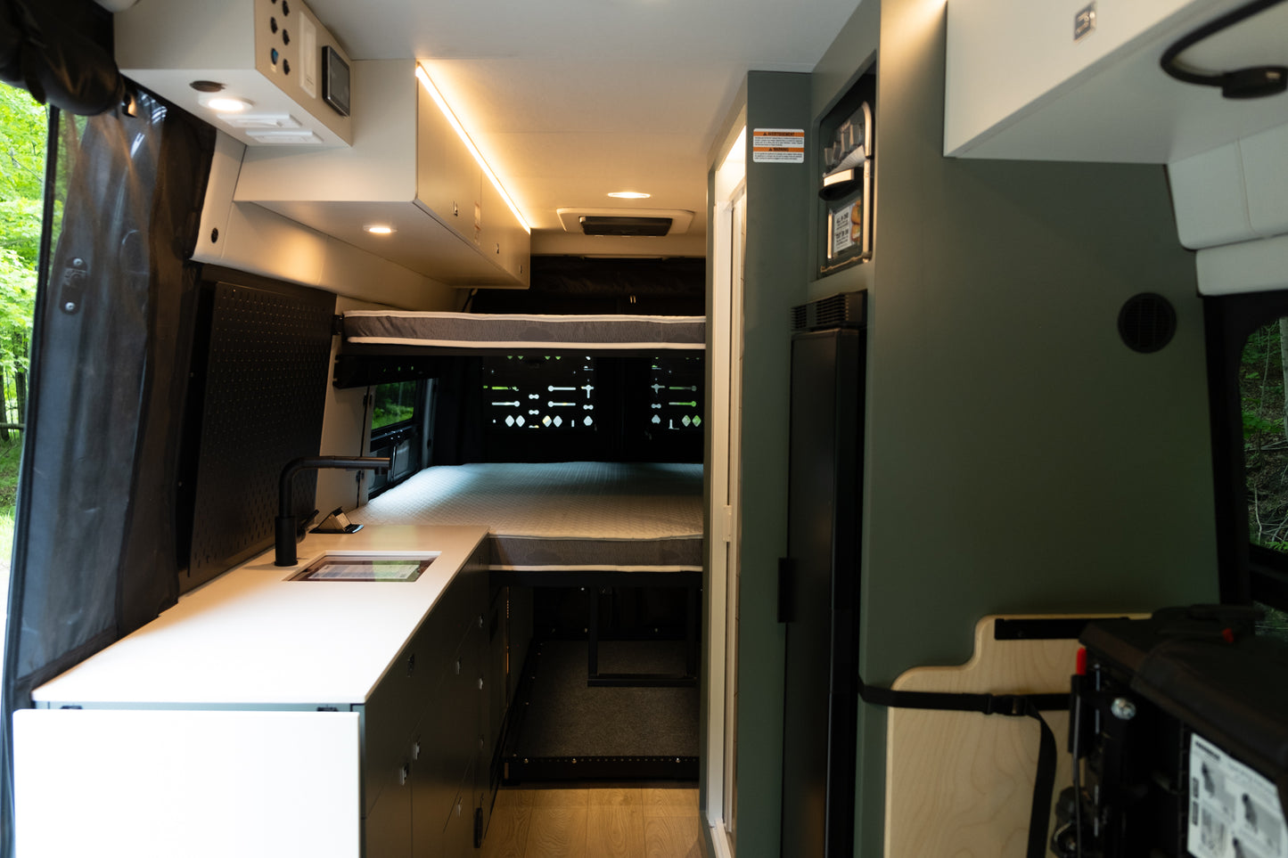 Champion- Mercedes Sprinter 2027 170'' RWD ou AWD en option 2500-3500  (Disponible sur commande)