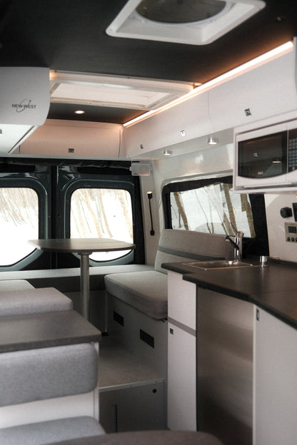 Evazion – Mercedes Sprinter 2023 144’’ 2500 – Usagé