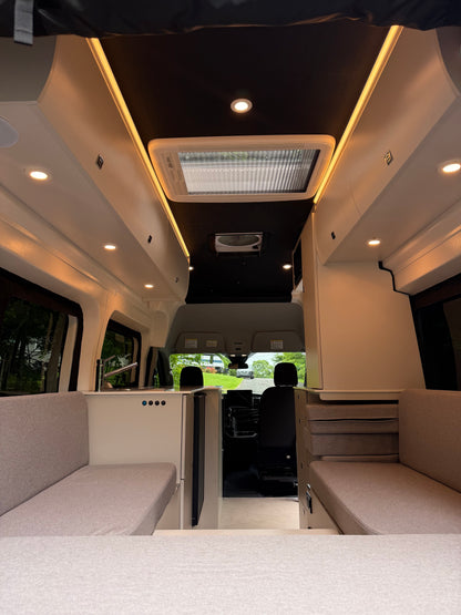 Evazion – Ford Transit 2025 148’’ AWD 250 - Démonstrateur