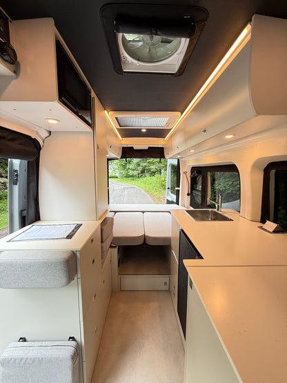 Evazion – Ford Transit 2025 148’’ AWD 250 - Démonstrateur