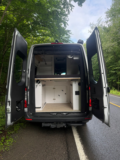 Phenix – Mercedes Sprinter 2025 144’’ RWD  Usagé (11 995KM)