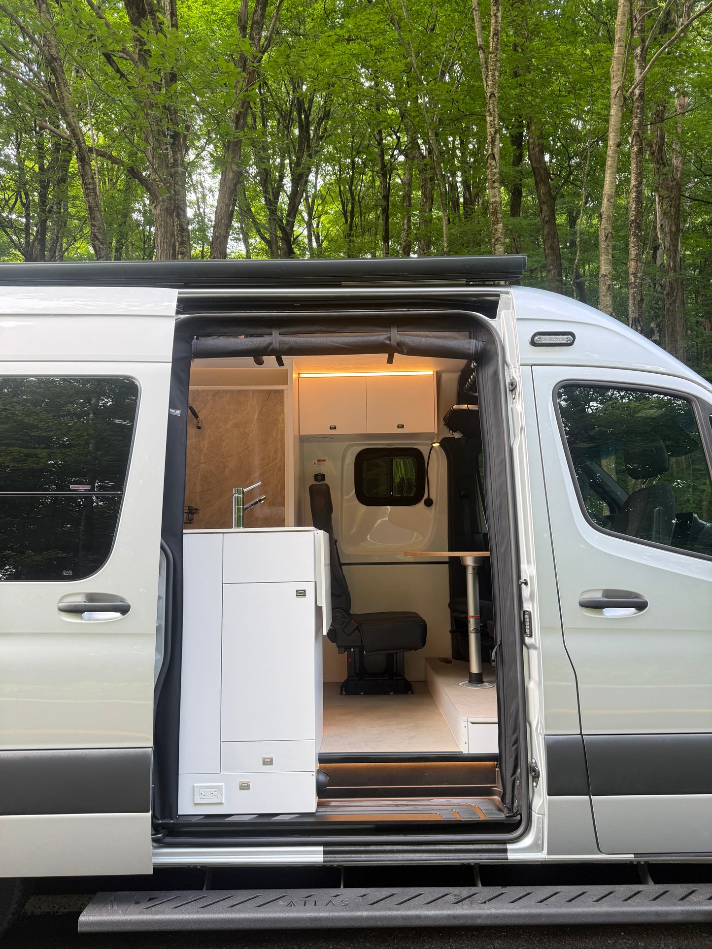 Phenix – Mercedes Sprinter 2025 144’’ RWD  Usagé (11 995KM)
