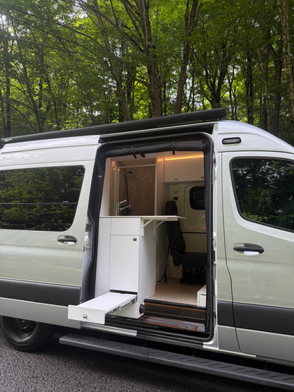Phenix – Mercedes Sprinter 2025 144’’ RWD  Usagé (11 995KM)