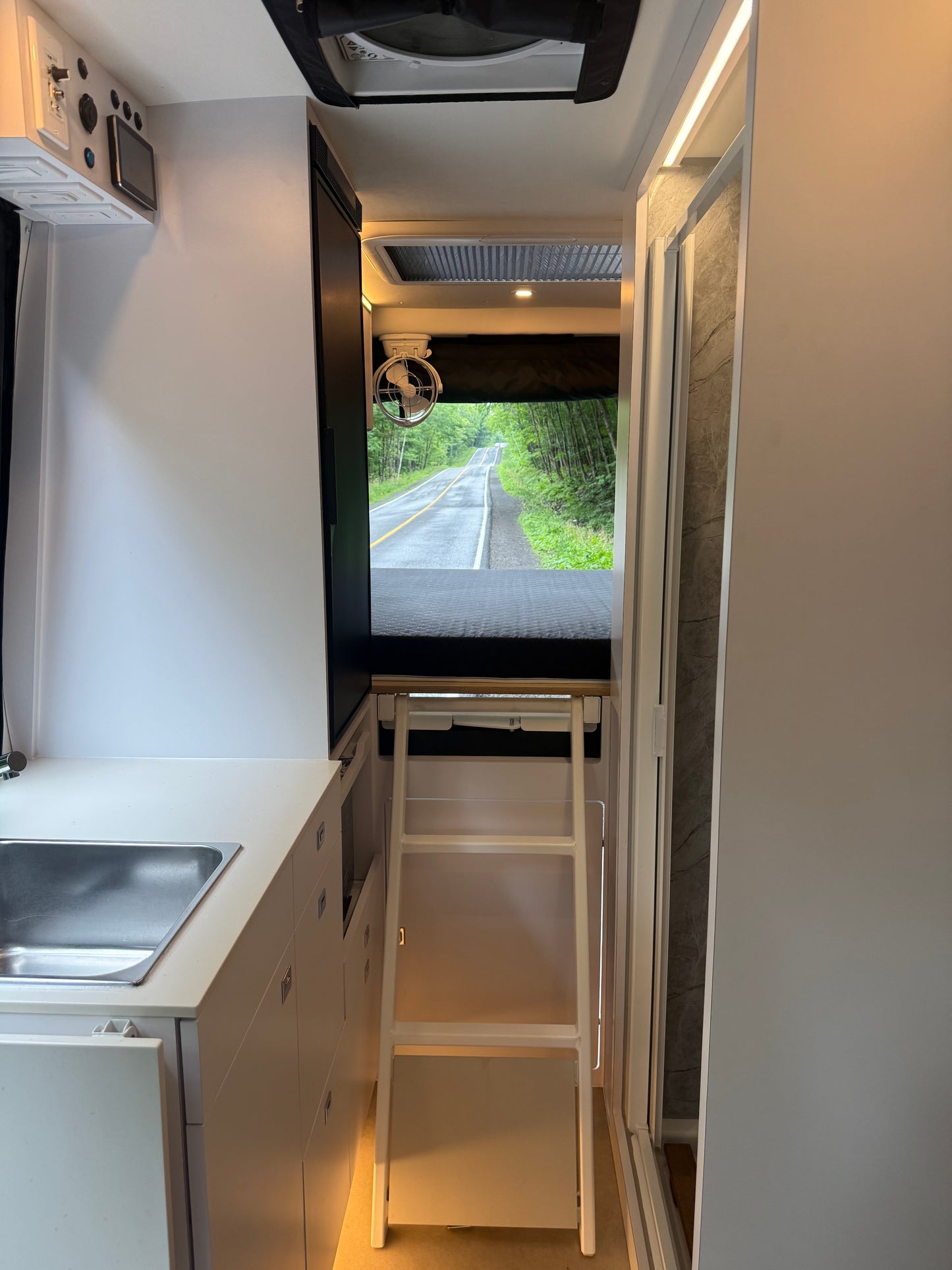 Phenix – Mercedes Sprinter 2025 144’’ RWD  Usagé (11 995KM)