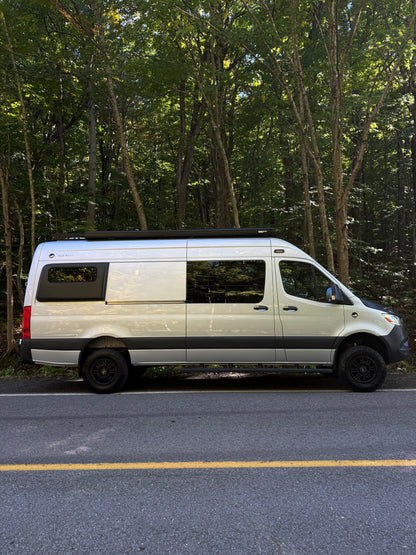 Phenix XL 2025 sur mercedes sprinter 170 (22.8 pied) AWD  usagé  (31 000 KM)