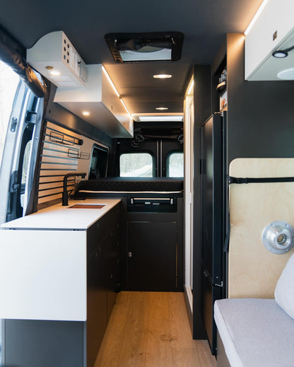 Phenix XL 2025 sur mercedes sprinter 170 (22.8 pied) AWD  usagé  (31 000 KM)